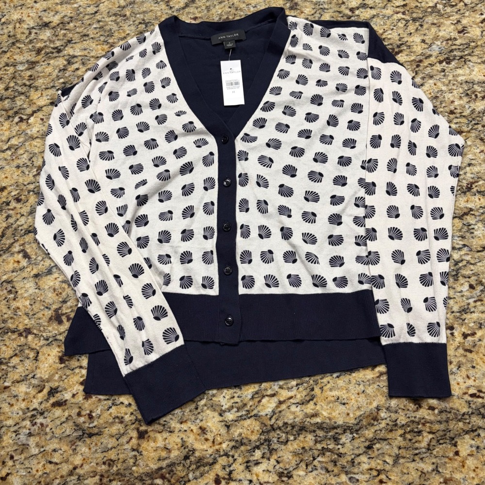 NEW Ann Taylor Navy White Seashell Print V-Neck Cardigan Sweater Medium ws